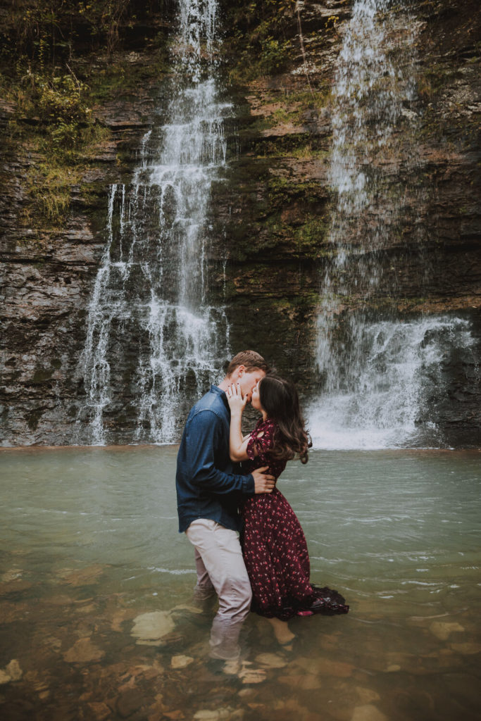 couple kissing under waterfall- arkansas elopement locations 